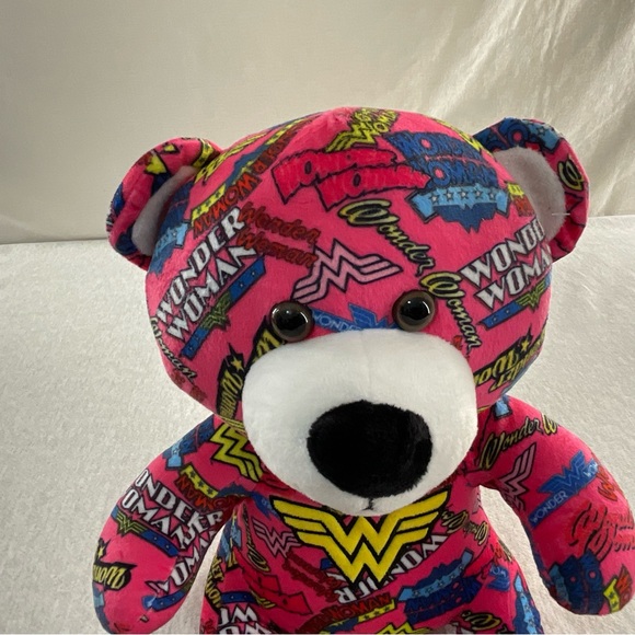 SIX FLAGS JUSTICE LEAGUE WONDER WOMAN TEDDY BEAR/PLUSH DC COMICS PINK AND MULTI - Picture 5 of 13